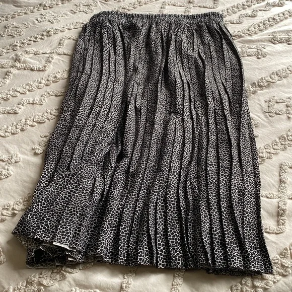 Massini women’s pleated animal print skirt - Picture 4 of 4